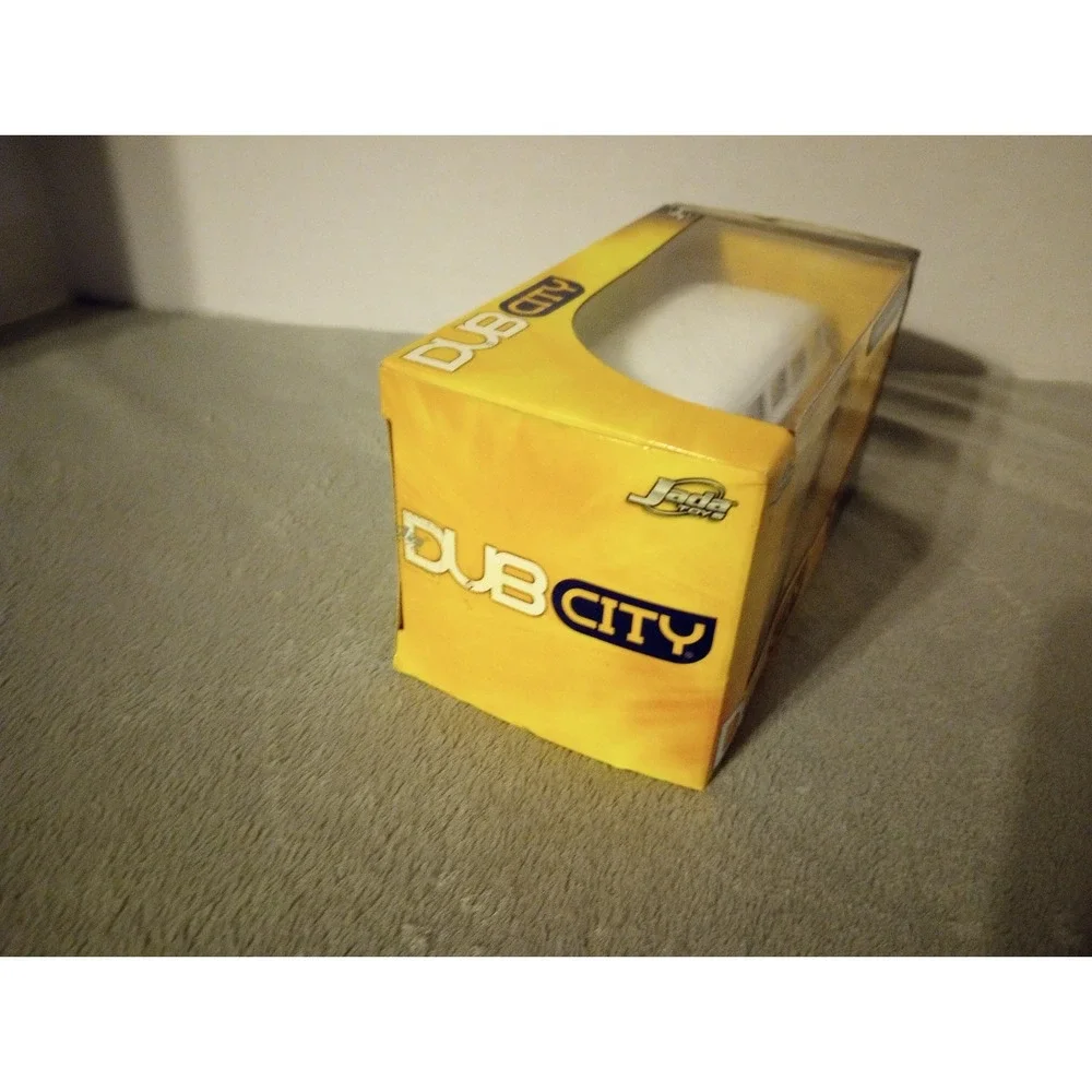 2007 JADA‎ DUB CITY 1962 Volkswagen Bus Red / White 1/32 scale Sealed NIB